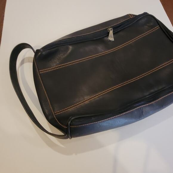 Links & Kings Black Leather Golf Shoe Bag with Shin Invitaional logo on front - Picture 4 of 12